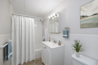 Montcalm Heights Apartments in Chicopee, MA - Foto de edificio - Building Photo