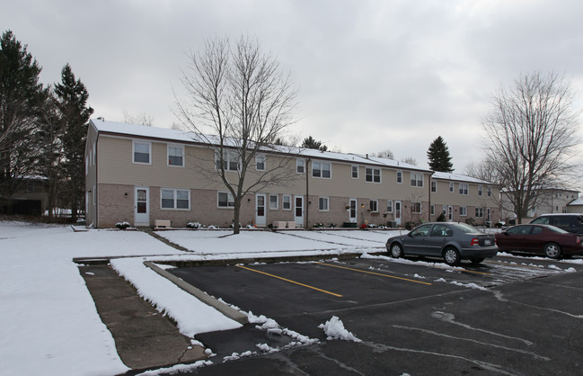 Mertensia Townhomes in Farmington, NY - Building Photo - Building Photo