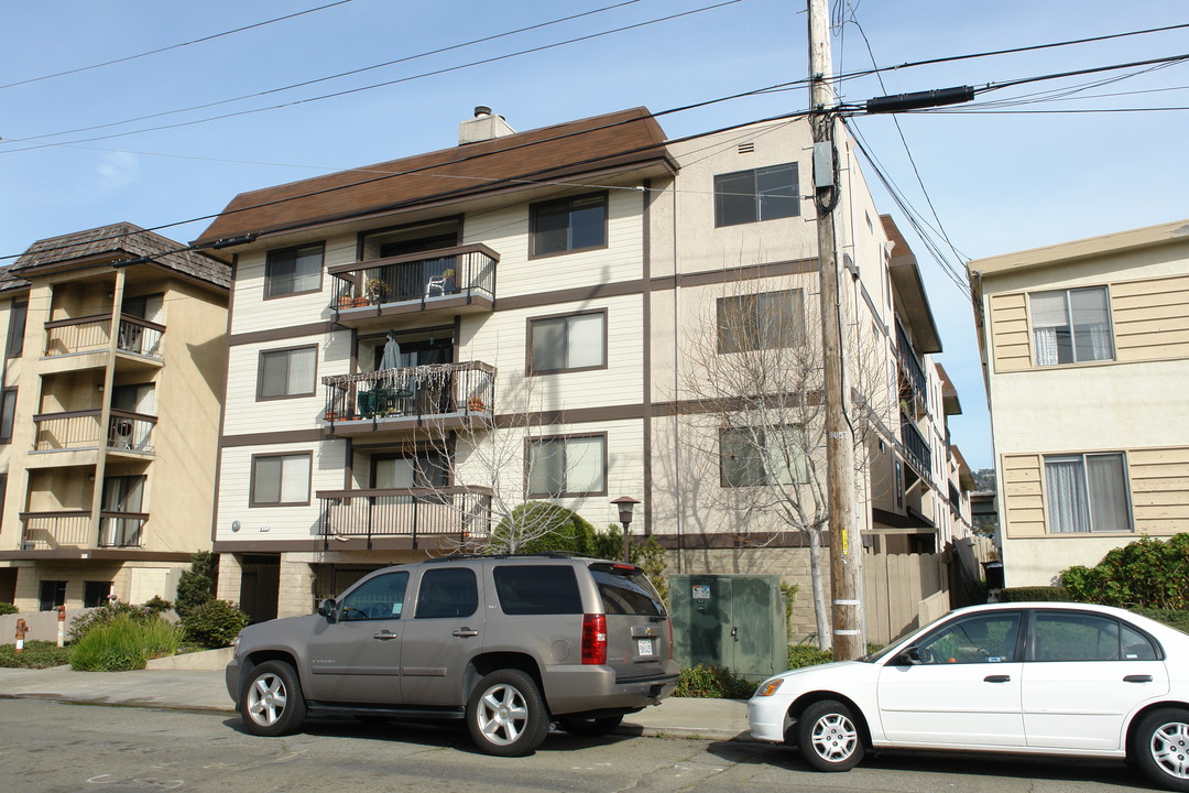 417 Evelyn Ave in El Cerrito, CA - Foto de edificio