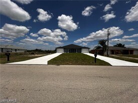 357 Grant Blvd in Lehigh Acres, FL - Building Photo