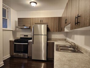 2104 W Birchwood Ave in Chicago, IL - Foto de edificio - Building Photo