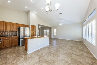 3556 W Warren Ln in New River, AZ - Foto de edificio - Building Photo