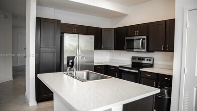 1202 NW 208th Terrace in Miami Gardens, FL - Building Photo - Building Photo