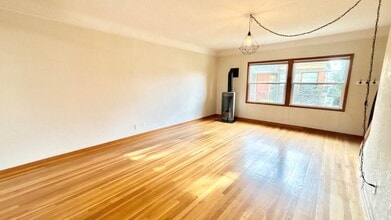 2025 SE Caruthers St in Portland, OR - Building Photo - Building Photo