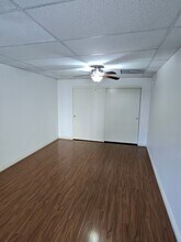 121 S Swall Dr in Los Angeles, CA - Foto de edificio - Building Photo