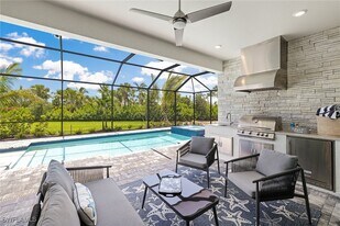 3130 Heather Glen Ct in Naples, FL - Building Photo