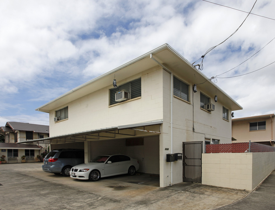 2033 Waiola St in Honolulu, HI - Building Photo