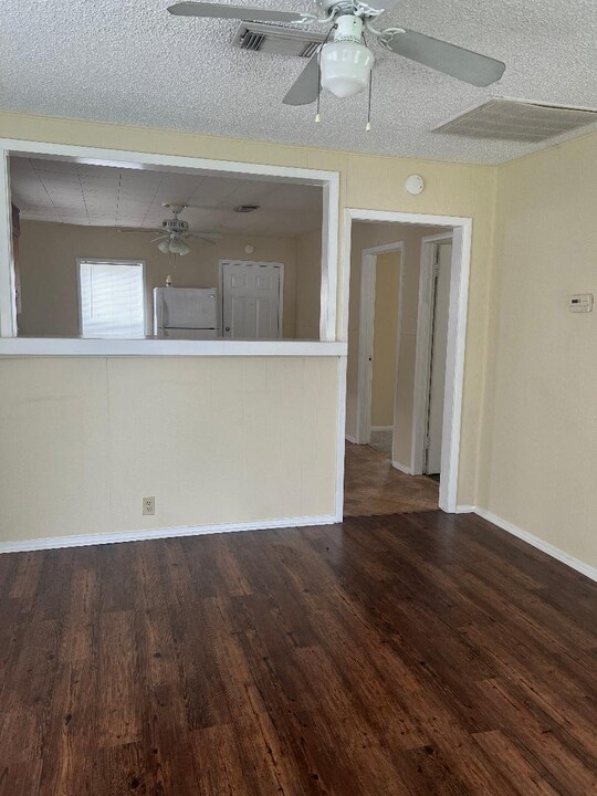 2426 29th Ave N in Texas City, TX - Building Photo