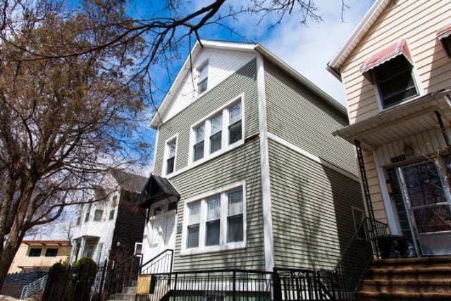 property at 1736 W Altgeld St