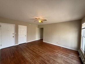 562 Edmund Ave W in St. Paul, MN - Building Photo - Building Photo