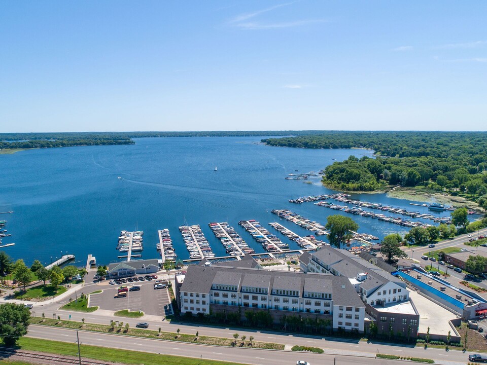 Boatworks Commons in White Bear Lake, MN - Foto de edificio