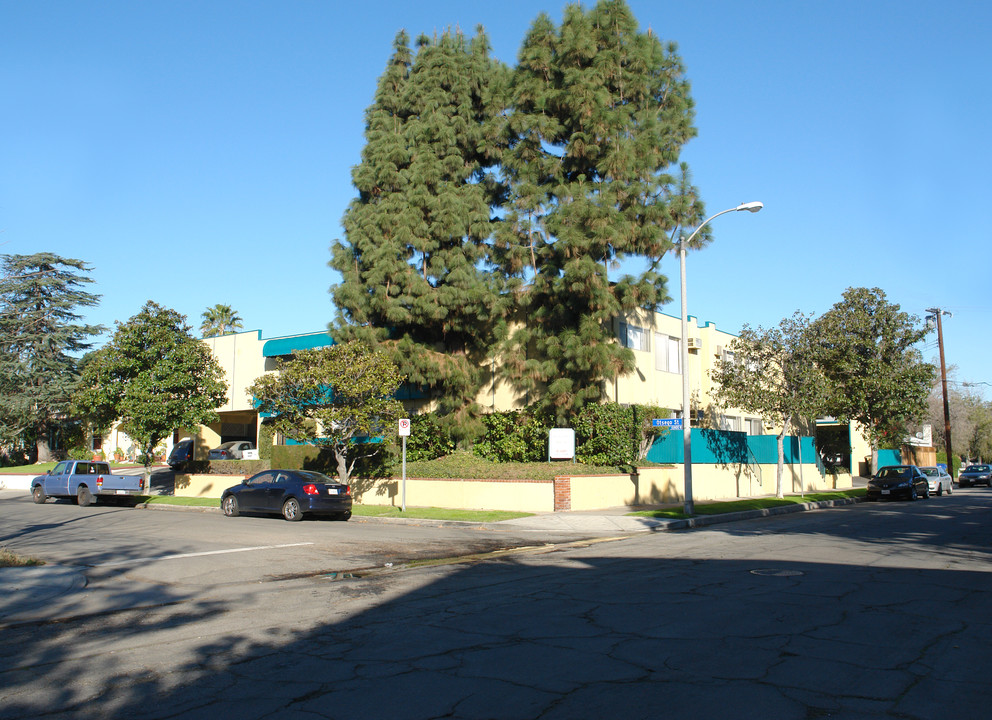 Mesa Otsego Apartment in North Hollywood, CA - Foto de edificio