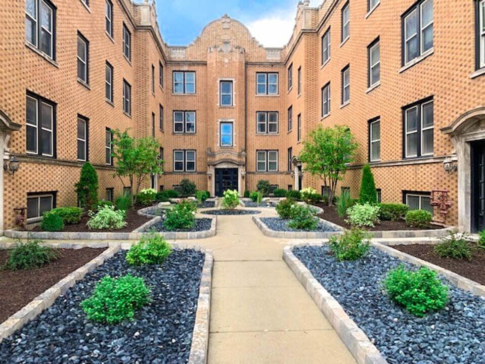3810 N Sheffield Ave, Unit 2W in Chicago, IL - Building Photo