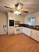 1206 S Ridgeway Dr in Cleburne, TX - Building Photo - Building Photo