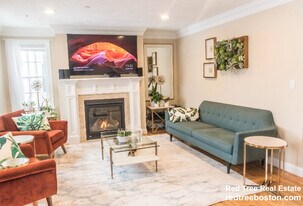 122 Mutton Ln in Weymouth, MA - Building Photo