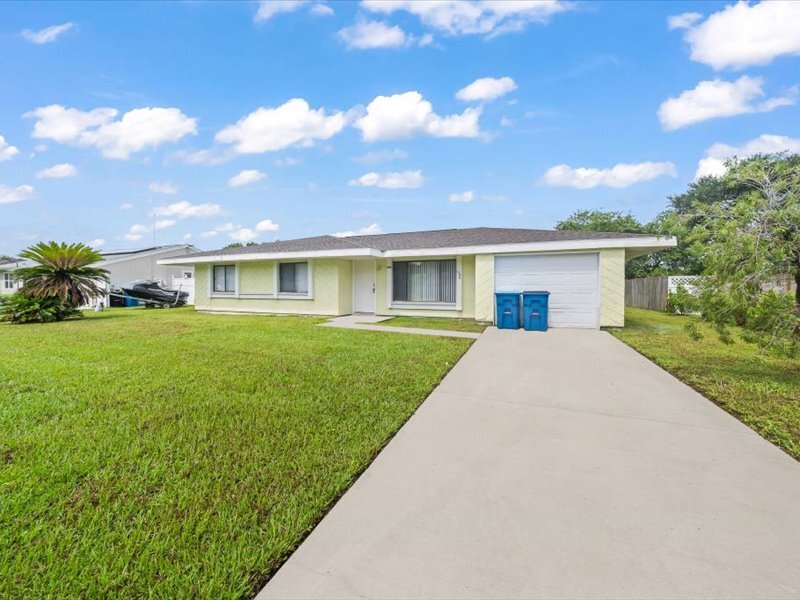 1100 Hooper Ave NE in Palm Bay, FL - Building Photo