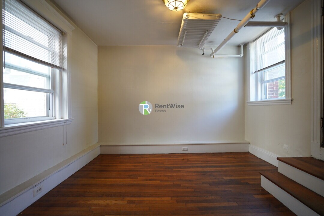 40 Quint Ave in Boston, MA - Building Photo