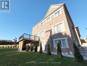 42 Brown Ct in Newmarket, ON - Building Photo - Building Photo