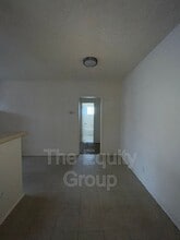 570 S Richmond Ave in Hanford, CA - Building Photo - Building Photo