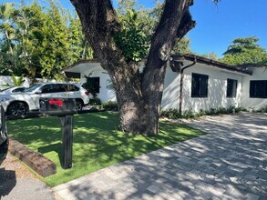 2915-2917 Center St in Miami, FL - Building Photo - Building Photo