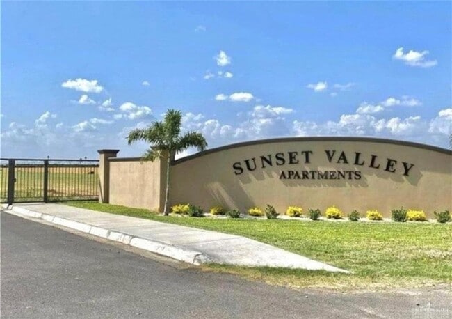16 W Sunset Valley St in Alton, TX - Building Photo - Building Photo