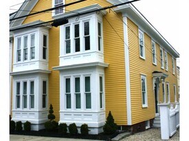 44 Dennett St in Portsmouth, NH - Building Photo