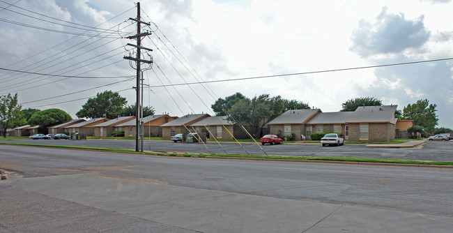 Silver Village Apartments in Lubbock, TX - Building Photo - Building Photo