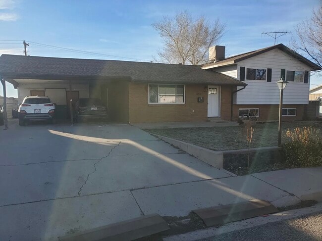 property at 640 S Sunset Dr