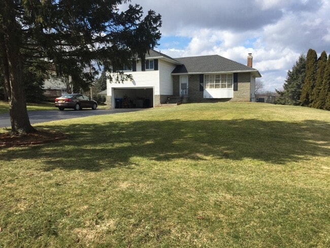 property at 25 Pinnacle Rd
