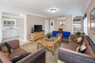 156 N Kalaheo Ave in Kailua, HI - Building Photo