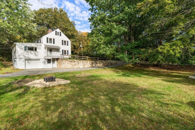 410 Conant Rd in Weston, MA - Building Photo - Building Photo