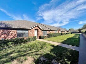938 Austin Ct in Weatherford, TX - Building Photo