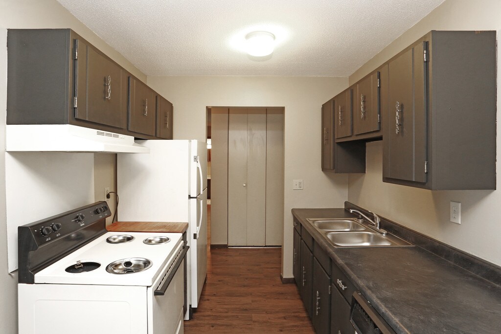 Clear Brook Apartments St. Cloud, MN Apartments