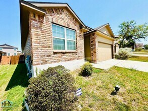 5906 Brook Prairie in Converse, TX - Building Photo - Building Photo