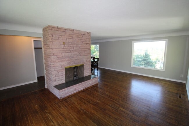 1004 W Banbury Dr in Spokane, WA - Building Photo - Building Photo