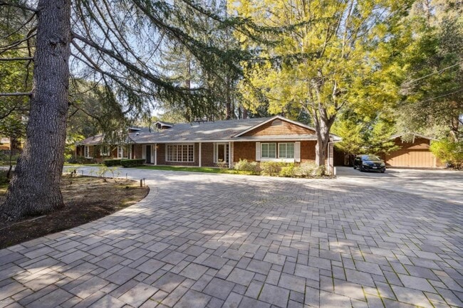 216 Valparaiso Ave in Atherton, CA - Building Photo - Building Photo