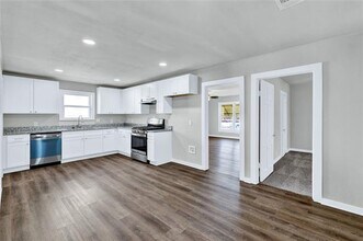 907 NW Main in Ennis, TX - Building Photo - Building Photo