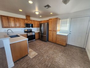 6528-6529 29 Palms Hwy in Twentynine Palms, CA - Building Photo - Building Photo