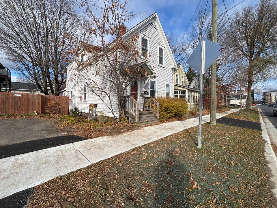 185 Northumberland St in Fredericton, NB - Building Photo