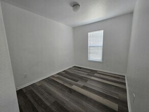 6105 E Sahara Ave in Las Vegas, NV - Foto de edificio - Building Photo