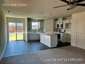 8916 Kemi St in Bakersfield, CA - Building Photo - Building Photo
