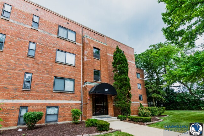 KENMORE PARK, LLC in Elmhurst, IL - Building Photo - Building Photo