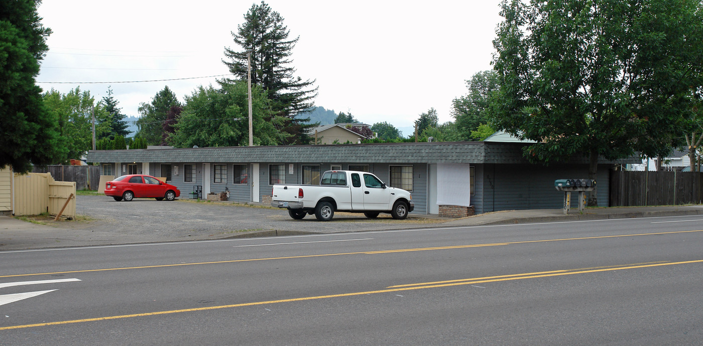 6750 Main St in Springfield, OR - Building Photo