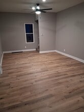 1714 E Walnut St in Des Moines, IA - Foto de edificio - Building Photo