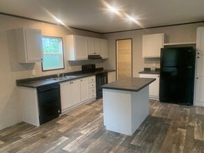 460 Lake Dr in Richlands, NC - Building Photo - Building Photo