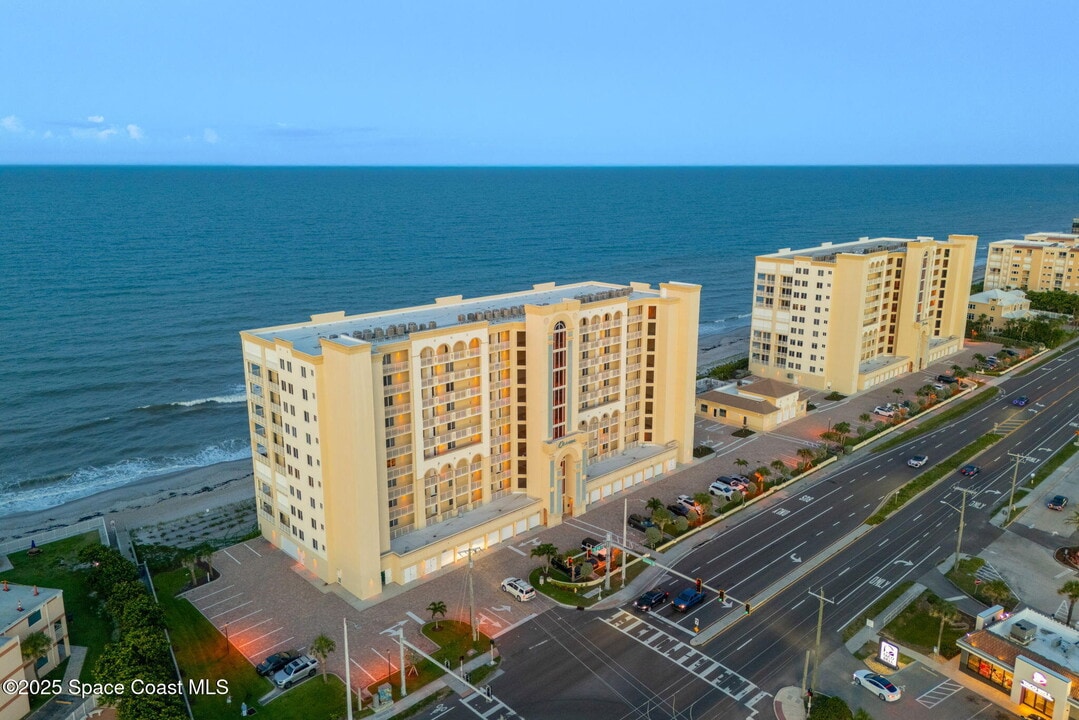 1025 Jimmy Buffett Mem Hwy in Satellite Beach, FL - Building Photo