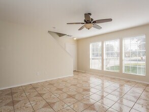 2106 Falling Oaks Rd in Houston, TX - Building Photo - Building Photo