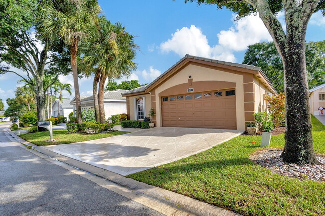 129 Harbor Lake Cir in Greenacres, FL - Building Photo - Building Photo