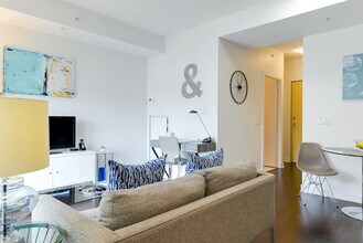 217 Adelaide St W in Toronto, ON - Building Photo - Building Photo
