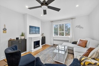 42 Nathan Hale Dr in Huntington, NY - Building Photo - Building Photo